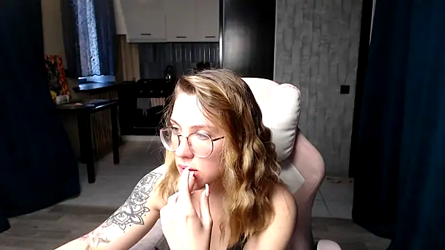 Reginasmilee online show from September 11, 4:45 am