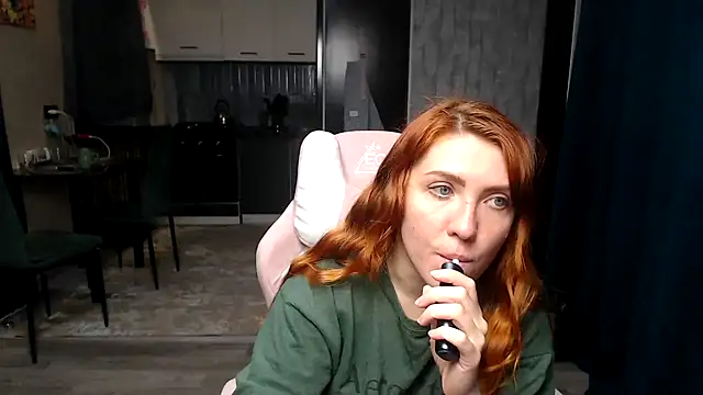 Reginasmilee online show from April 10, 2:40 am