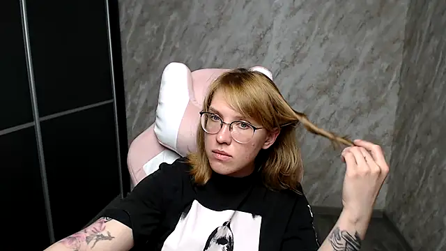 Reginasmilee online show from March 15, 10:57 am