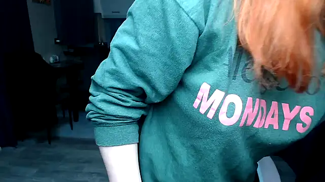 Reginasmilee online show from December 3, 12:33 am