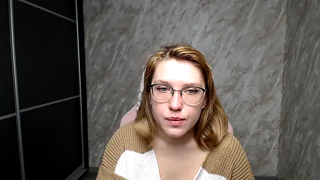 Reginasmilee online show from March 18, 3:45 am