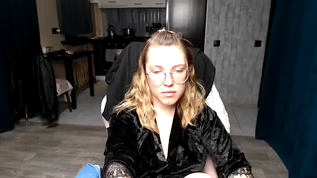 Reginasmilee online show from September 20, 12:37 am