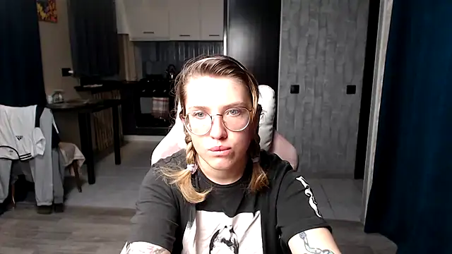 Reginasmilee online show from September 18, 12:02 am