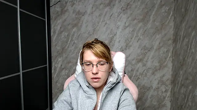 Reginasmilee online show from March 13, 7:09 am