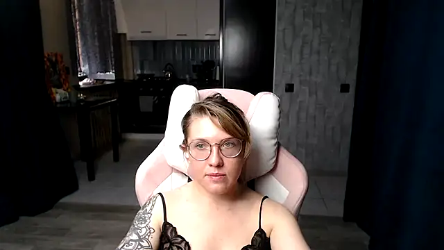Reginasmilee online show from September 17, 11:56 am