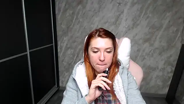 Reginasmilee online show from February 5, 1:45 am