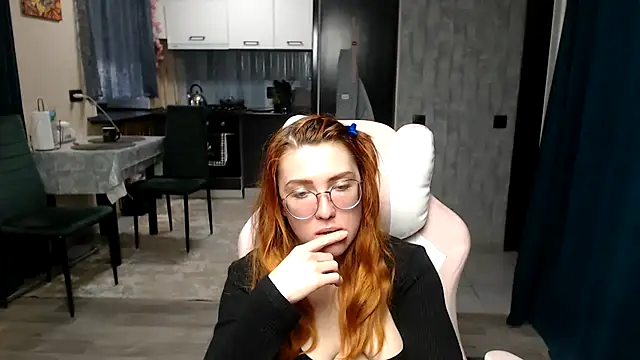 Reginasmilee online show from April 20, 2:51 pm