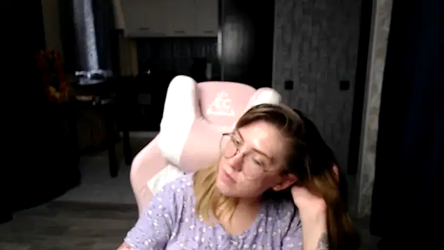Reginasmilee online show from September 9, 12:14 pm