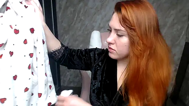 Reginasmilee online show from February 6, 10:39 pm