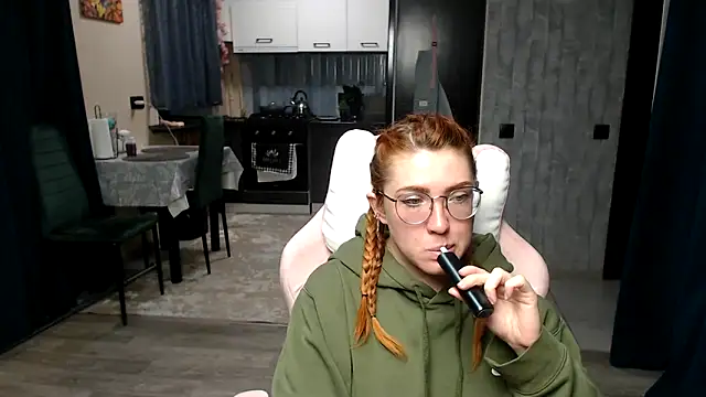 Reginasmilee online show from April 22, 2:40 am
