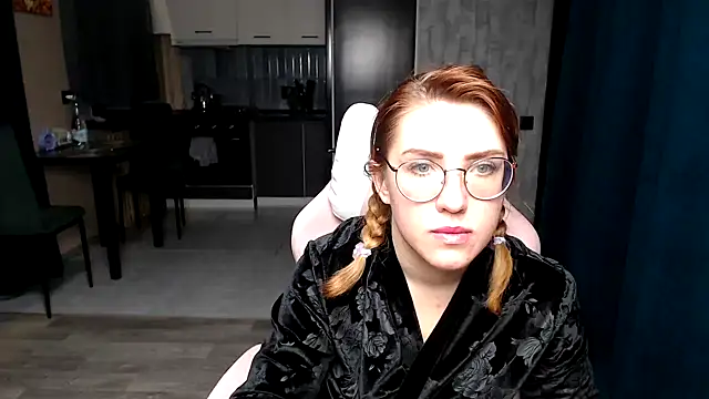 Reginasmilee online show from November 14, 1:42 am