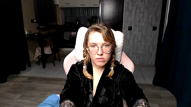 Reginasmilee online show from September 21, 2:06 am
