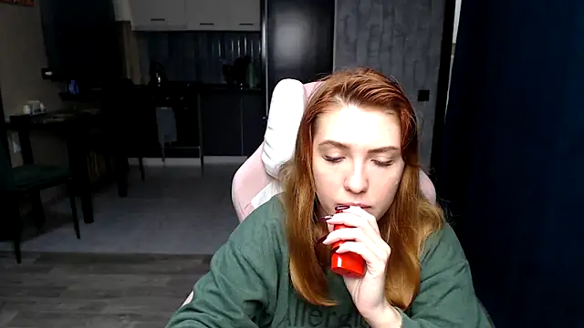 Reginasmilee online show from October 31, 2:30 am