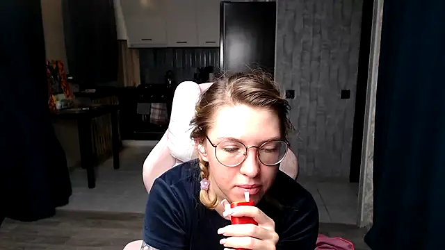 Reginasmilee online show from September 14, 11:49 pm