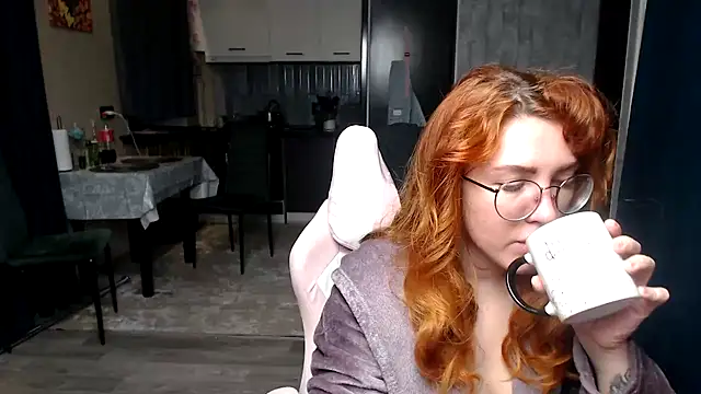 Reginasmilee online show from April 19, 1:28 am