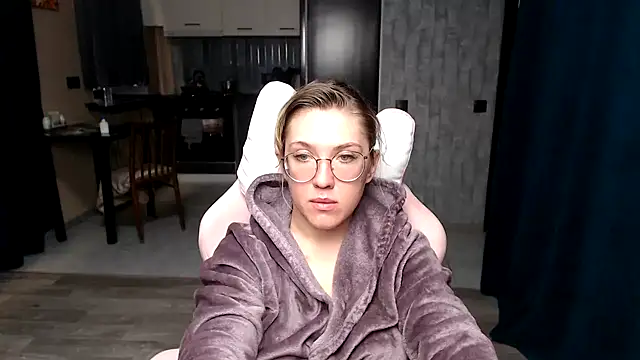 Reginasmilee online show from September 29, 1:28 pm