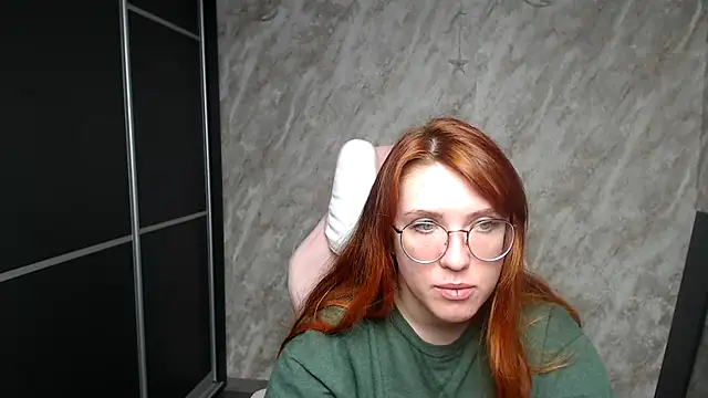 Reginasmilee online show from February 10, 5:45 pm