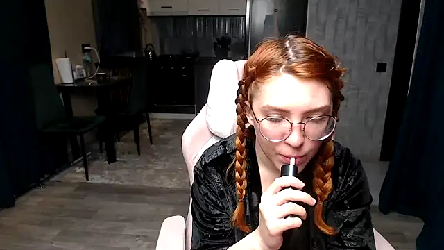 Reginasmilee online show from April 17, 2:36 am