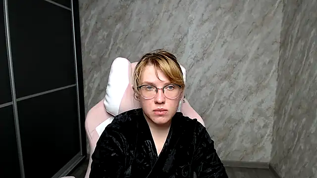 Reginasmilee online show from March 16, 3:17 pm