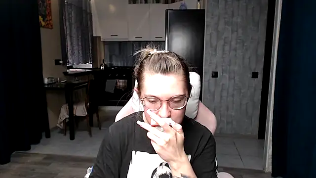 Reginasmilee online show from September 20, 1:49 pm