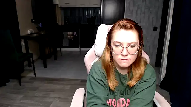 Reginasmilee online show from November 1, 1:01 am