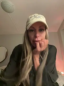 Sexybosslady online show from July 7, 9:40 pm