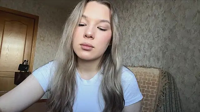Snapshot of AminaGirl chatting on June 24, 2:48 pm AminaGirl online show from June 24, 2:48 pm