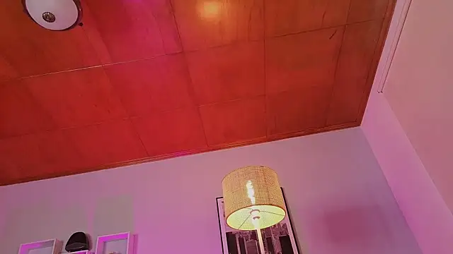 emiliapink online show from June 24, 9:01 pm