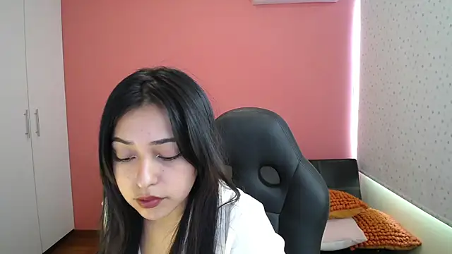 Snapshot of milett444 chatting on July 8, 7:58 pm milett444 online show from July 8, 7:58 pm