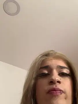 Snapshot of Play_dirtyydoll chatting on July 19, 4:32 am Play dirtyydoll online show from July 19, 4:32 am