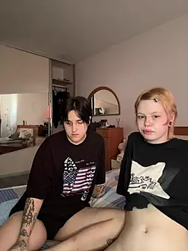 MiaAndAlice online show from August 1, 9:51 am