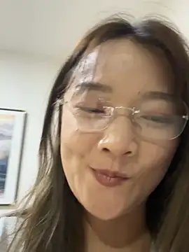 Yueya- online show from June 25, 1:05 pm