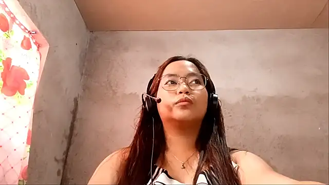 SilviaShelnutt online show from June 27, 4:51 am