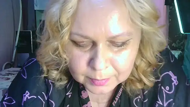 Snapshot of Roksolana5398 chatting on July 6, 10:22 am Roksolana5398 online show from July 6, 10:22 am