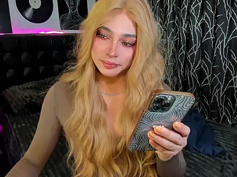 Snapshot of MissCruella chatting on May 29, 7:53 pm MissCruella online show from May 29, 7:53 pm
