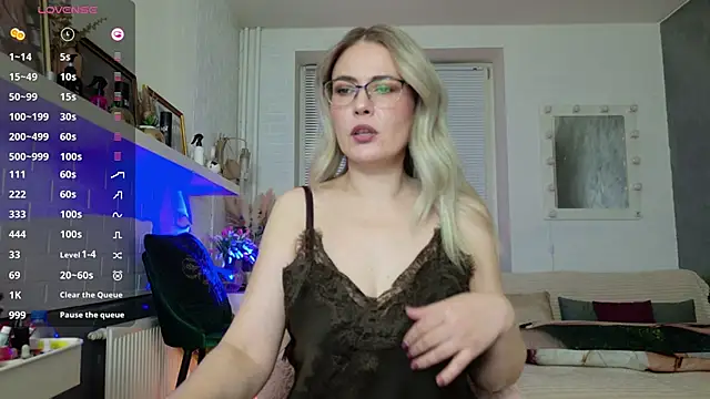 BeautyeyesLovely online show from March 10, 11:20 pm