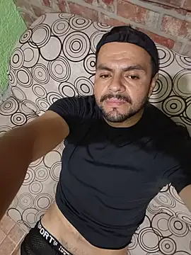 Snapshot of Bbastiann chatting on June 25, 3:39 pm Bbastiann online show from June 25, 3:39 pm