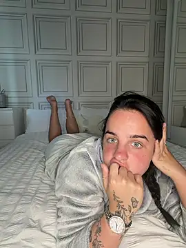 rubylouisess  online show from June 25, 6:13 pm