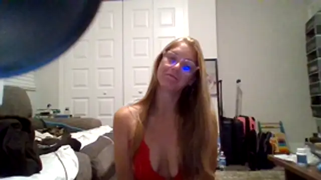 Snapshot of Luna_2698 chatting on July 23, 6:33 am Luna 2698 online show from July 23, 6:33 am