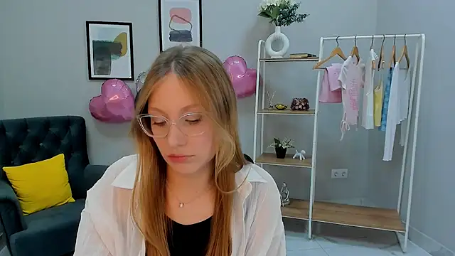 Snapshot of Elizabeth_Hunt chatting on June 26, 10:54 am Elizabeth Hunt online show from June 26, 10:54 am
