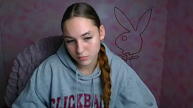 Snapshot of Holly_Mooon_ chatting on July 7, 6:47 am Holly Mooon online show from July 7, 6:47 am