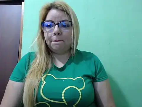 Lunay Hot online show from July 6, 2:02 pm