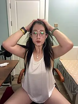 weiwei103 online show from June 26, 2:23 pm