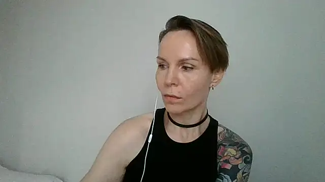 SunKissedxx online show from June 25, 3:50 pm