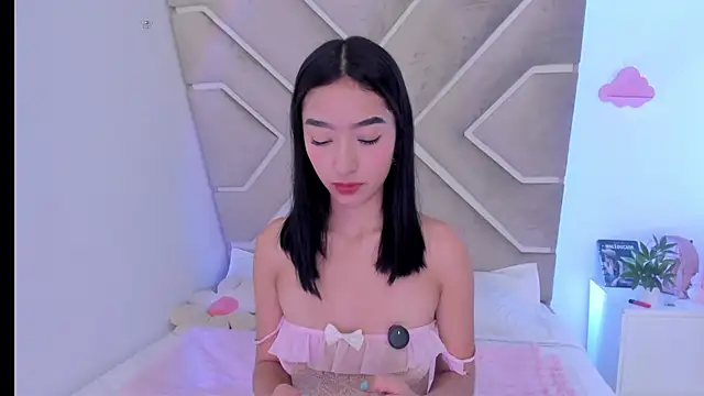 annelisee  online show from June 26, 11:10 pm
