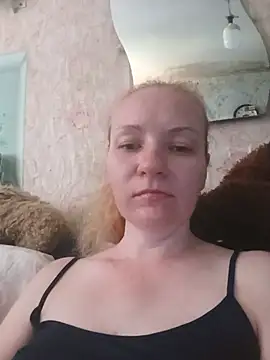 Snapshot of moonlight2311 chatting on July 25, 7:27 am moonlight2311 online show from July 25, 7:27 am