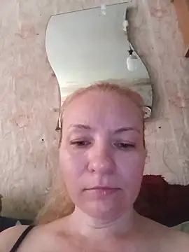 Snapshot of moonlight2311 chatting on July 28, 9:28 am moonlight2311 online show from July 28, 9:28 am