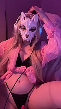 lili qilli online show from July 2, 3:23 am