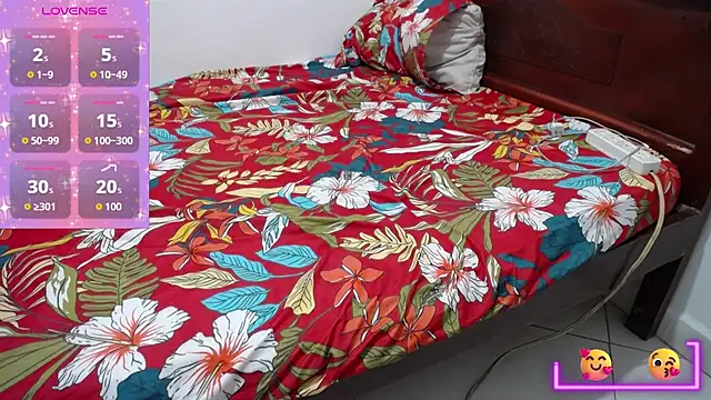 Snapshot of katiuska_love chatting on June 30, 5:07 am katiuska love online show from June 30, 5:07 am