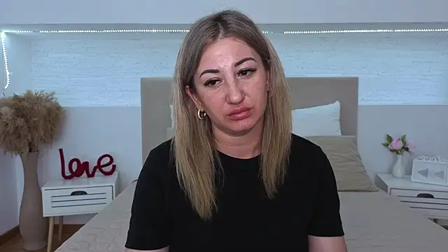 candyyy sweet  online show from June 26, 9:04 am